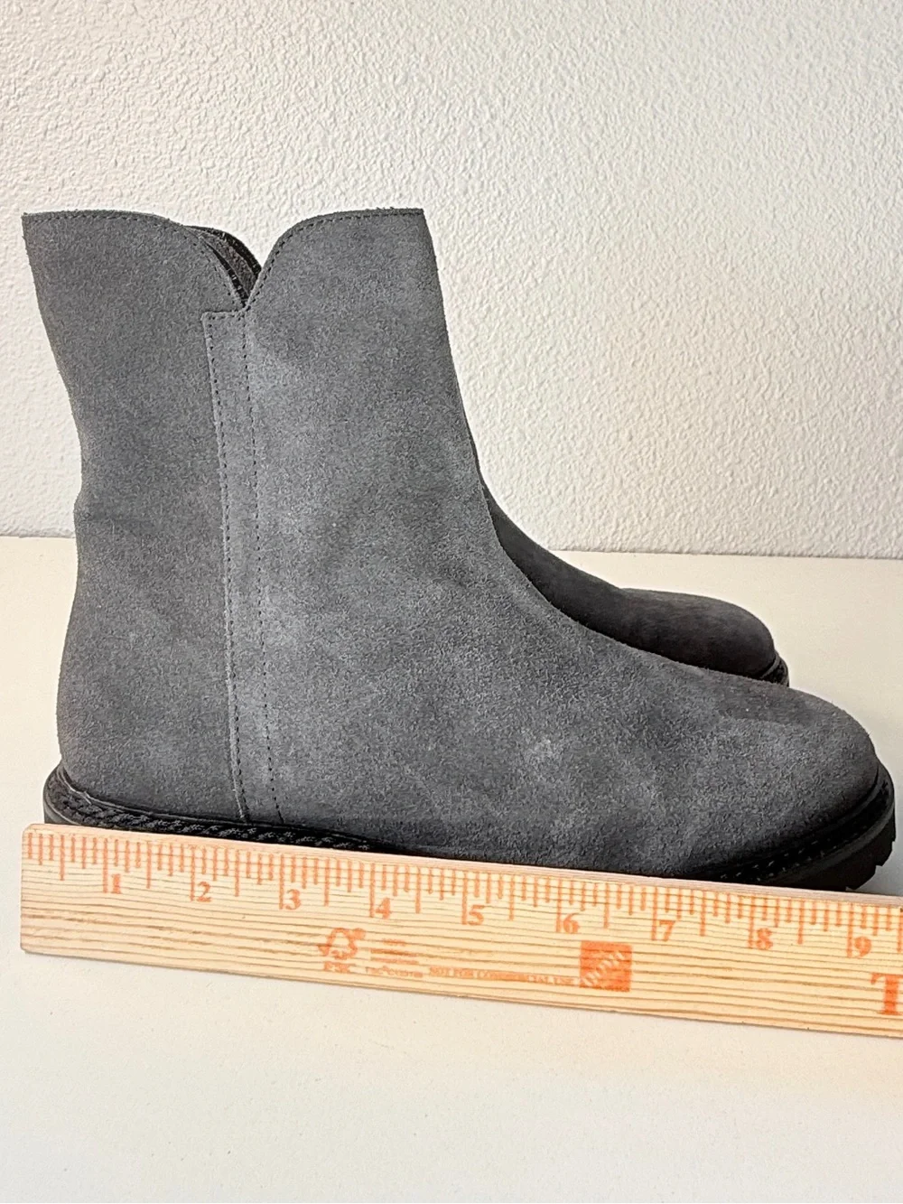 Aquatalia Gray Suede Lug Sole Ankle Boots Italy Size 8 Gray Boots leather